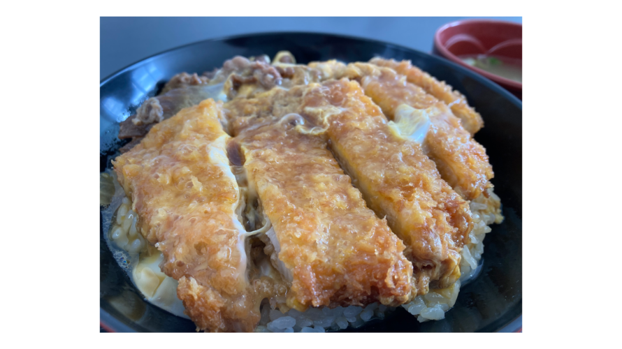 【資さん通信📖】＼”牛とじ丼”に”海老天”・”トンカツ”・”鶏天”をマッチングさせた3種の”合い盛り丼”が登場！／